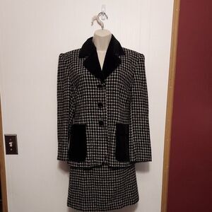 Laurel Suit  EX cond(38) black and white Lined wool blend German Made
